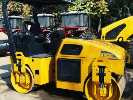 3噸無級(jí)變速自動(dòng)擋雙鋼輪壓路機(jī)