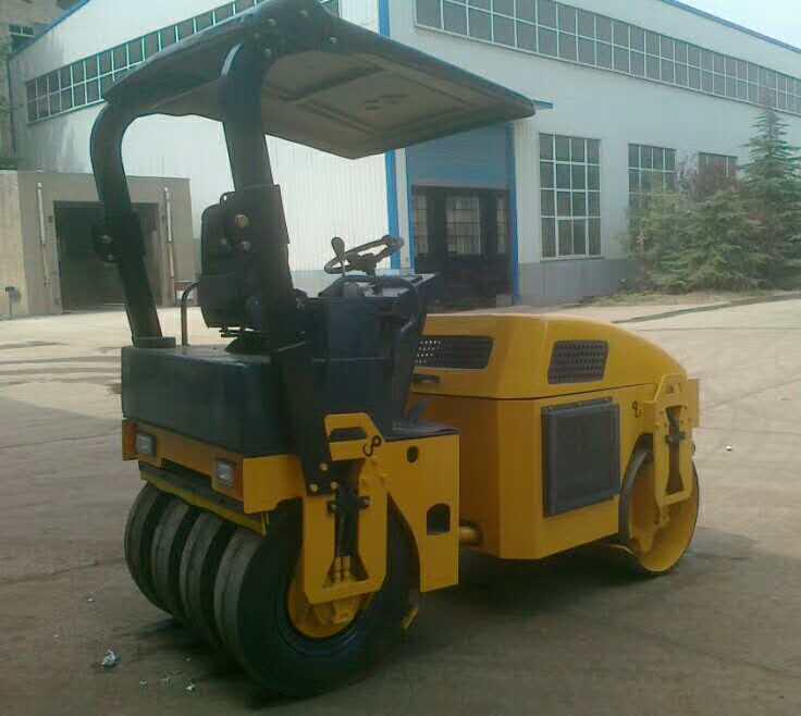 LTC203型3噸雙驅雙振全液壓震動壓路機