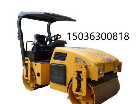 3噸雙驅(qū)雙振動(dòng)壓路機(jī)